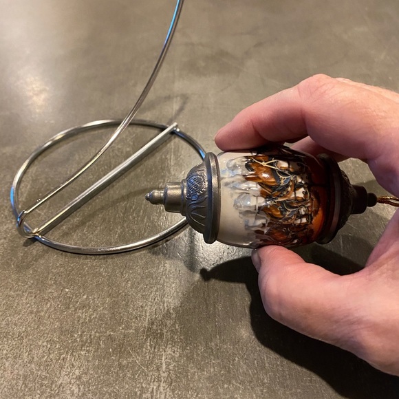 BUDWEISER 2004 CHRISTMAS ORNAMENT CERAMIC AND PEWTER - Picture 5 of 6